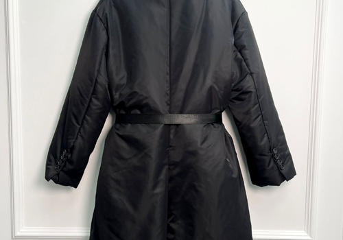 Женское черное пуховое пальто Prada