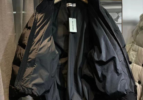 Женский пуховик Balenciaga черный