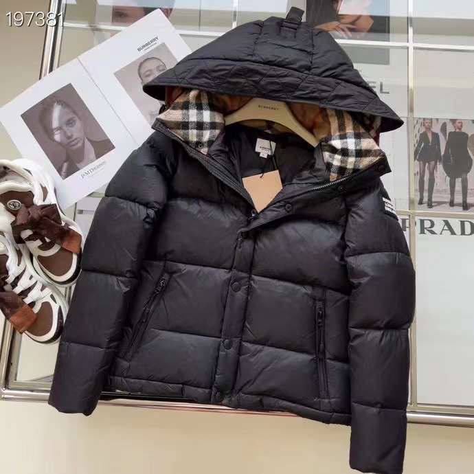 Женский черный пуховик Burberry