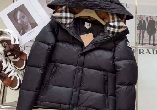 Женский черный пуховик Burberry