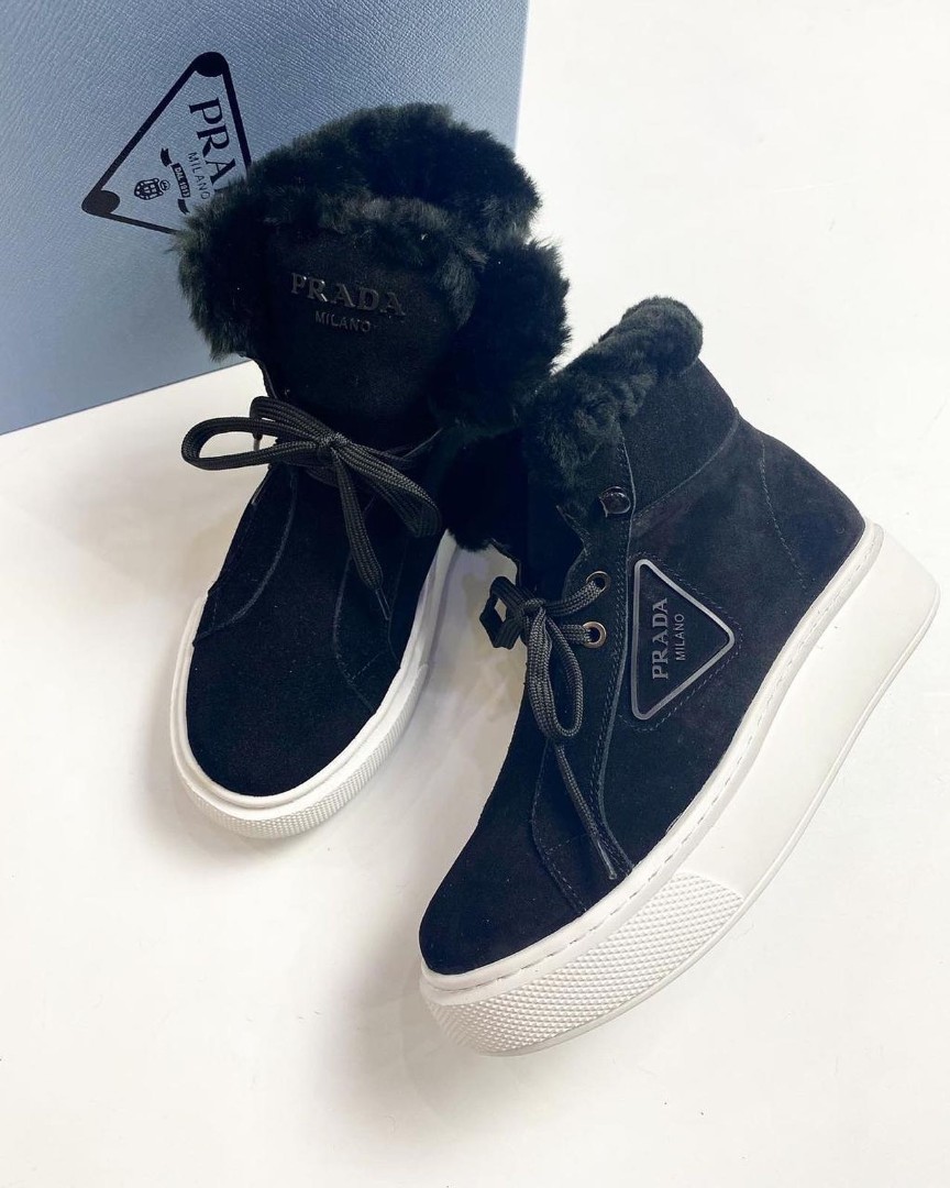 Зимние высокие женские ботинки Prada черные