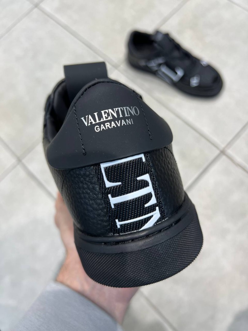 Кроссовки Valentino Garavani VL7N черные