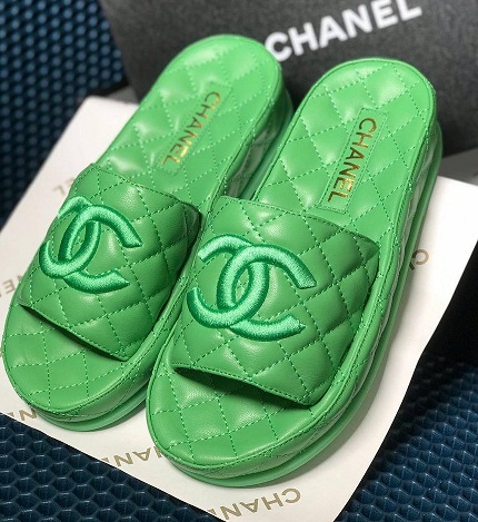 Женские зеленые шлепки Chanel