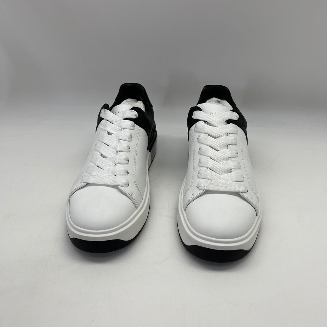 Женские кроссовки Balmain белые с черным
