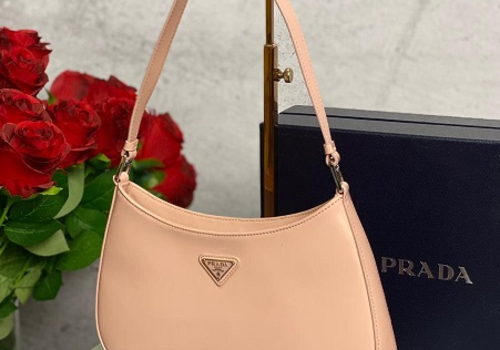 Кожаная сумка Prada Cleo розовая