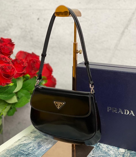 Кожаная сумка Prada Cleo черная