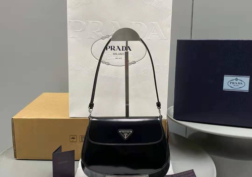 Кожаная сумка Prada Cleo черная