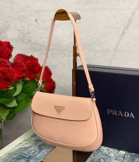 Кожаная сумка Prada Cleo розовая