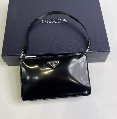 Женская кожаная сумка Prada черная