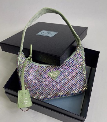 Женская сумка Prada Re-Edition 2000 фисташковая с камнями