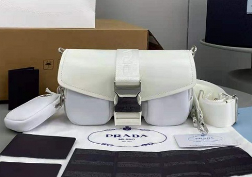 Женская сумка Prada Pocket белая
