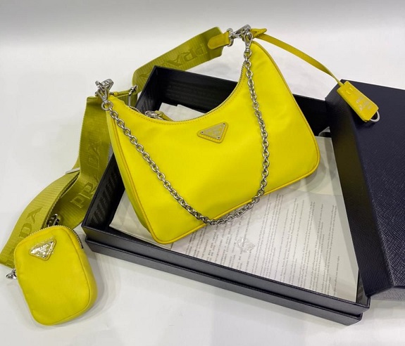 Женская сумка Prada Re-Edition 2000 желтая