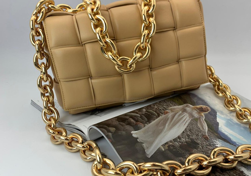 Женская сумка Bottega Veneta Padded Cassette бежевая