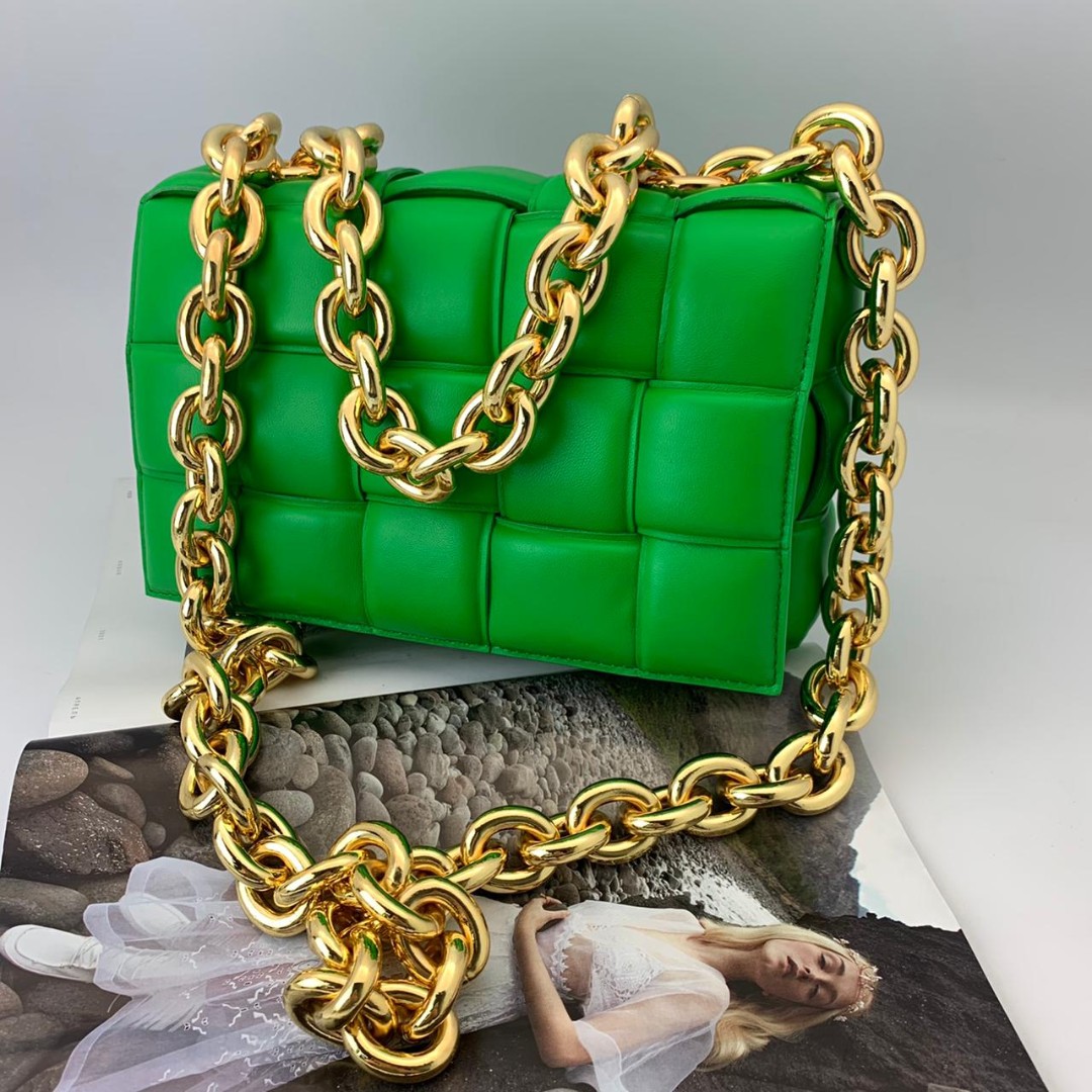 Женская сумка Bottega Veneta Padded Cassette зеленая