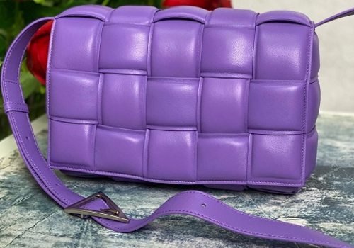 Женская сумка Bottega Veneta Padded Cassette фиолетовая