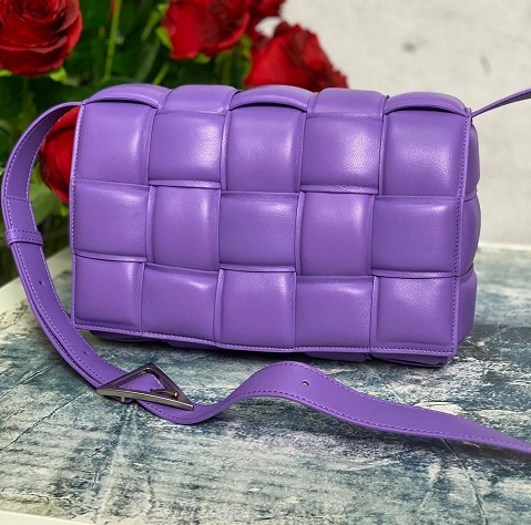 Женская сумка Bottega Veneta Padded Cassette фиолетовая