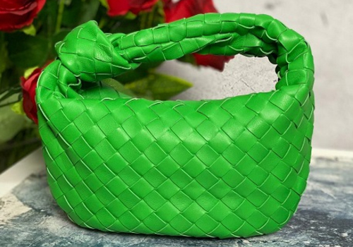Зеленая кожаная сумка Bottega Veneta Jodie
