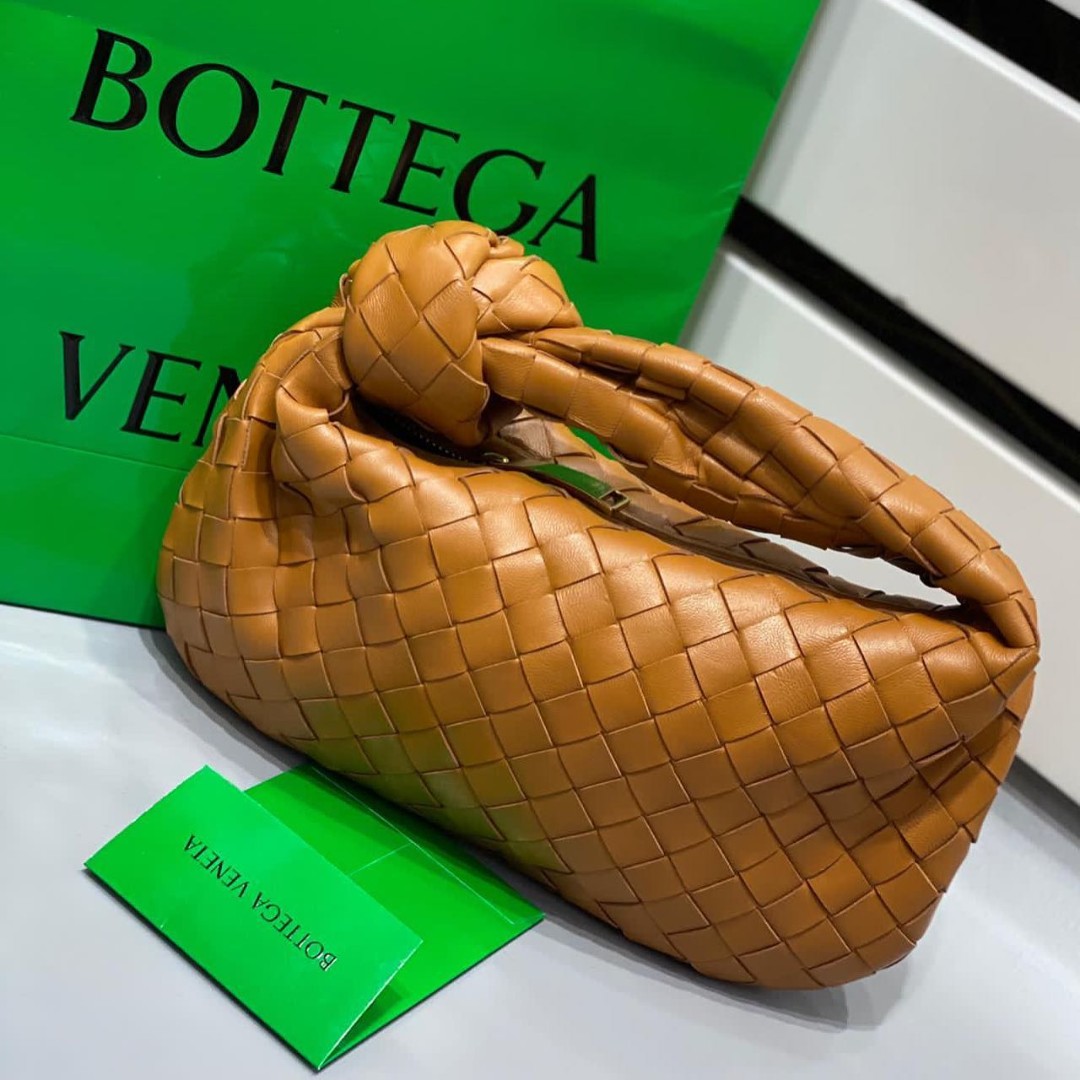 Коричневая кожаная сумка Bottega Veneta Jodie