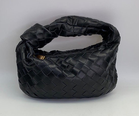 Черная кожаная сумка Bottega Veneta Jodie