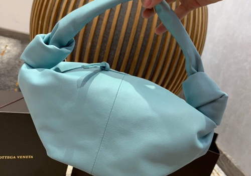 Голубая кожаная сумка Bottega Veneta Borsa