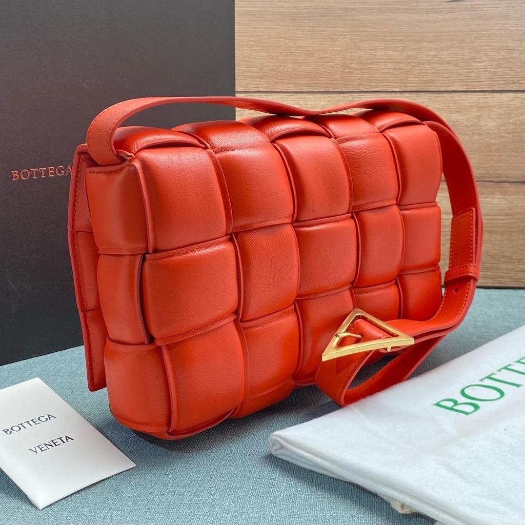 Женская кожаная сумка Bottega Veneta Padded Cassette оранжевая