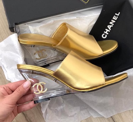 Золотые кожаные мюли Chanel