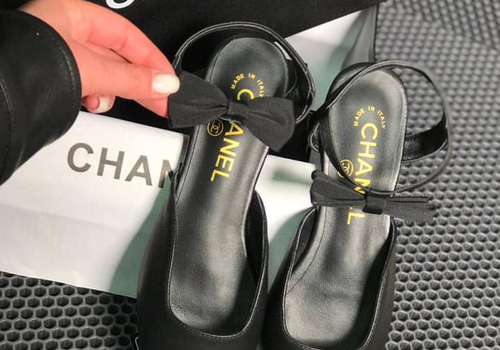 Кожаные черные босоножки Chanel