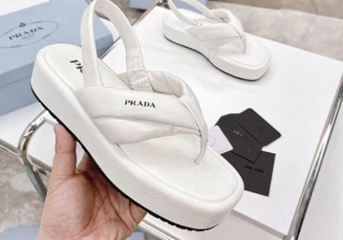 Кожаные белые сандалии Prada