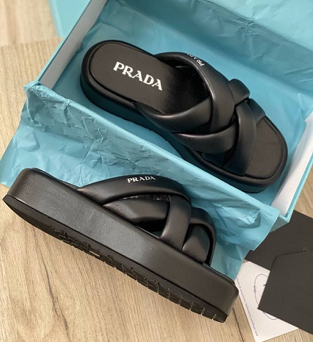 Кожаные шлепки Prada черные на толстой подошве