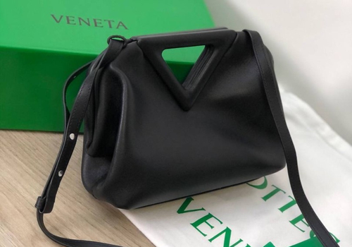Черная кожаная сумка Bottega Veneta Point Mini