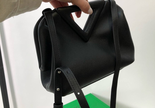 Черная кожаная сумка Bottega Veneta Point Mini