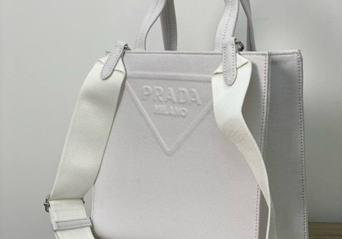 Женская белая сумка Prada