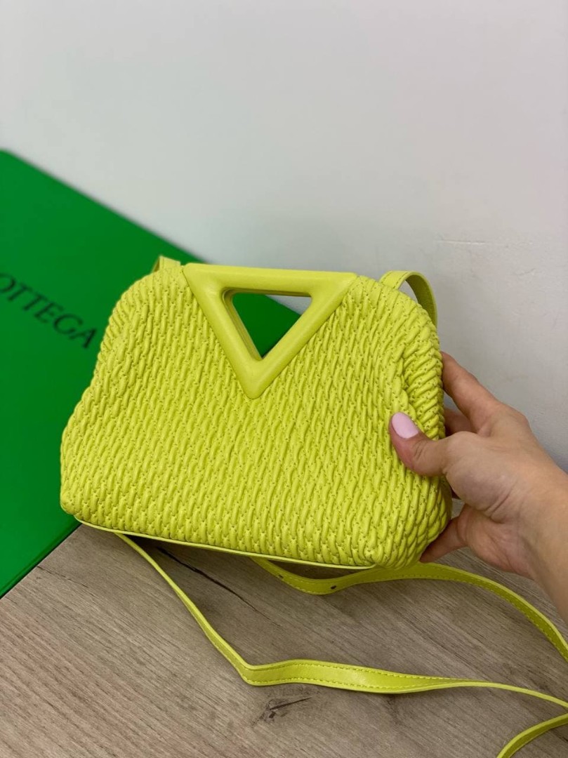 Кожаная сумка Bottega Veneta Point Mini желтая