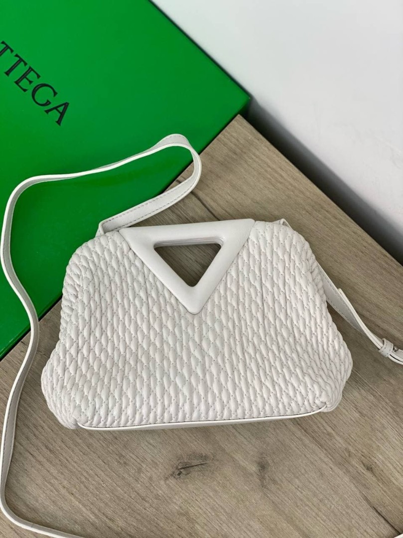Кожаная сумка Bottega Veneta Point Mini белая