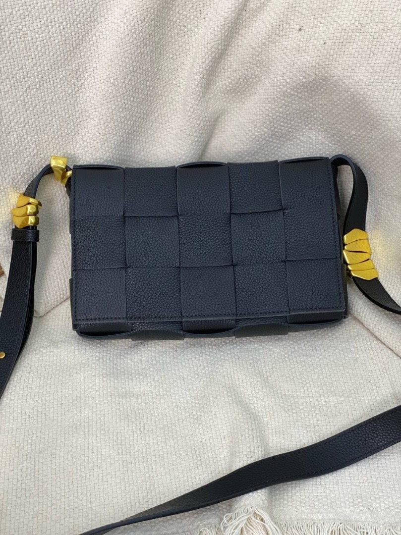 Кожаная черная сумка Bottega Veneta Padded Cassette