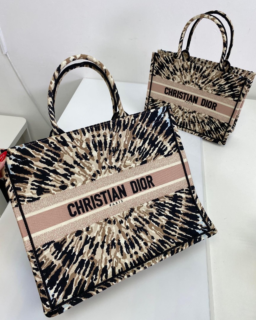 Сумка-тоут Christian Dior Book Tote 41 см