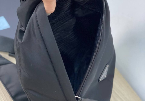 Женский рюкзак Prada черный