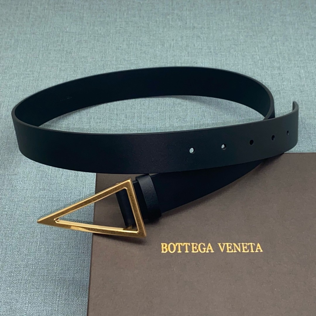 Женский кожаный черный ремень Bottega Veneta