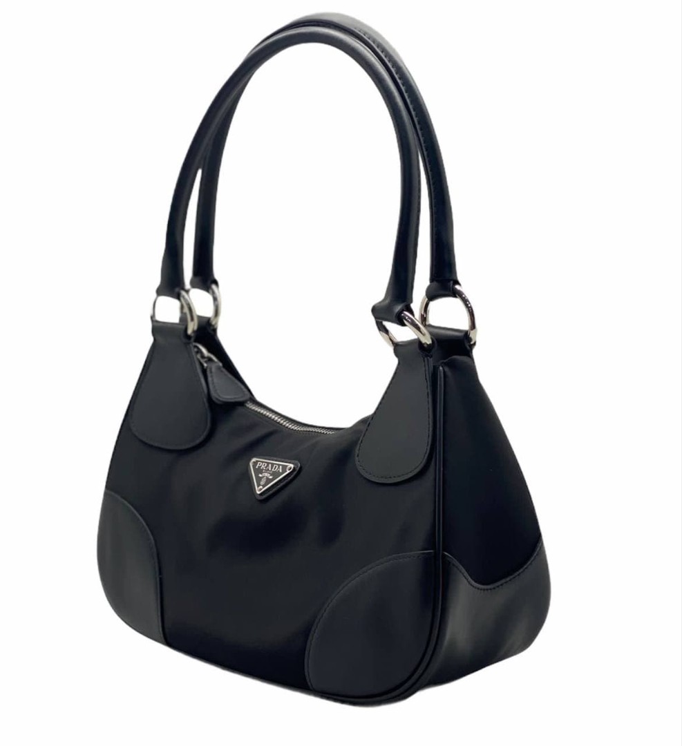 Женская черная сумка Prada