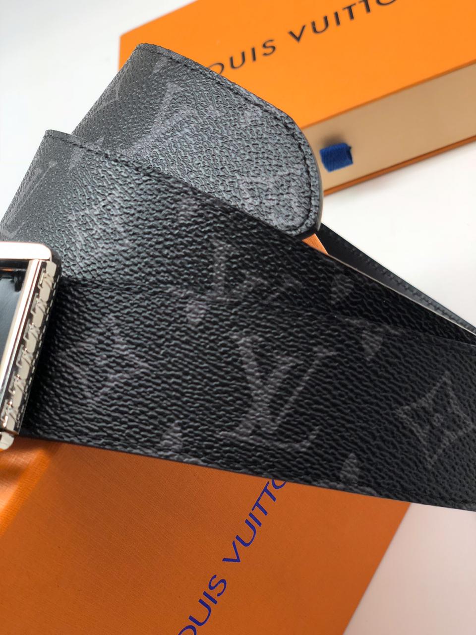Ремень Louis Vuitton из канвы с классической пряжкой