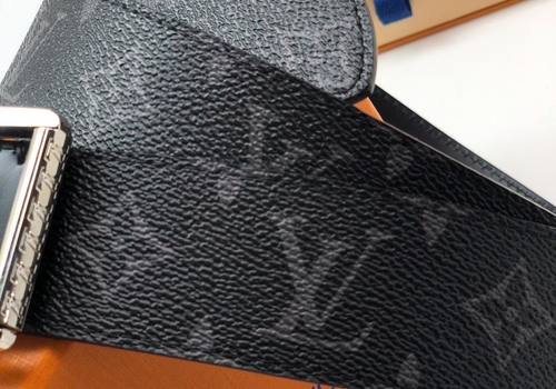 Ремень Louis Vuitton из канвы с классической пряжкой