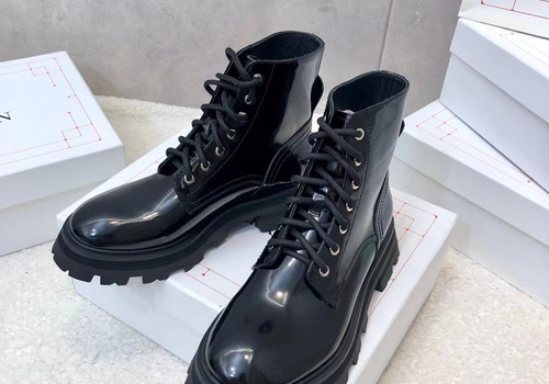 Женские кожаные ботинки Alexander McQueen черные