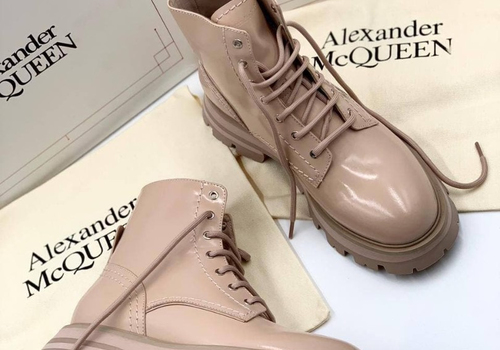 Женские кожаные ботинки Alexander McQueen бежевые