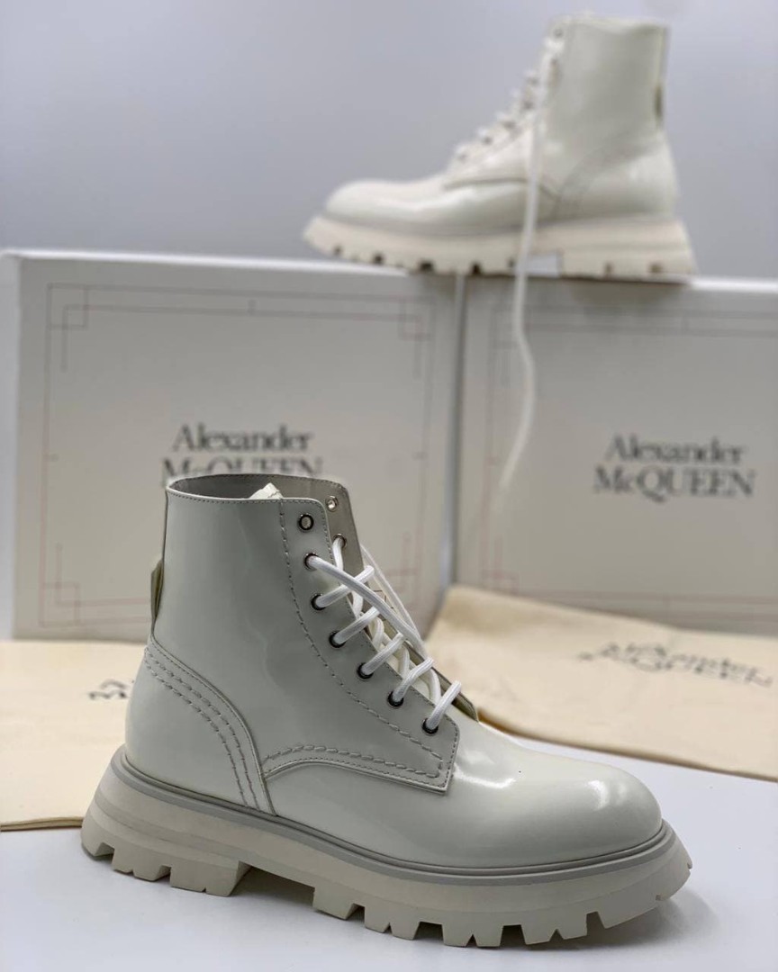 Женские кожаные ботинки Alexander McQueen белые