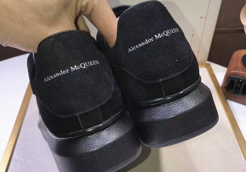 Кроссовки Alexander McQueen черные замшевые