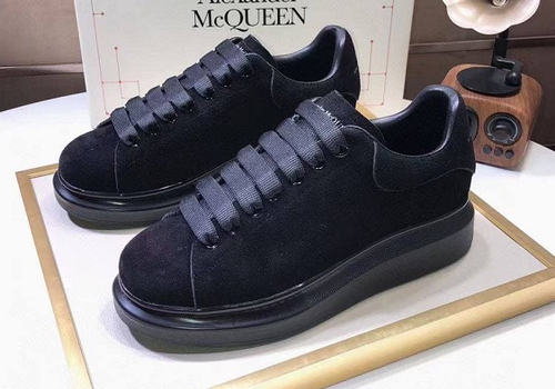 Кроссовки Alexander McQueen черные замшевые