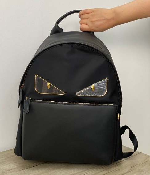 Кожаный черный рюкзак FENDI
