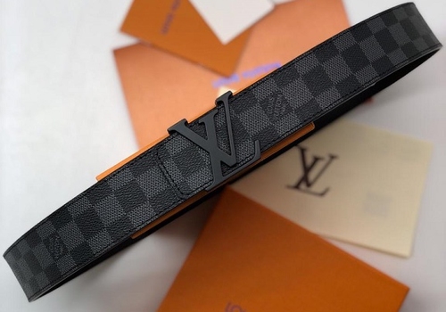 Ремень из канвы Louis Vuitton с черной пряжкой