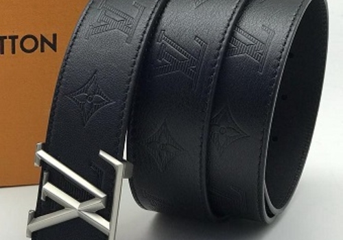 Ремень из кожи Louis Vuitton черный с лого