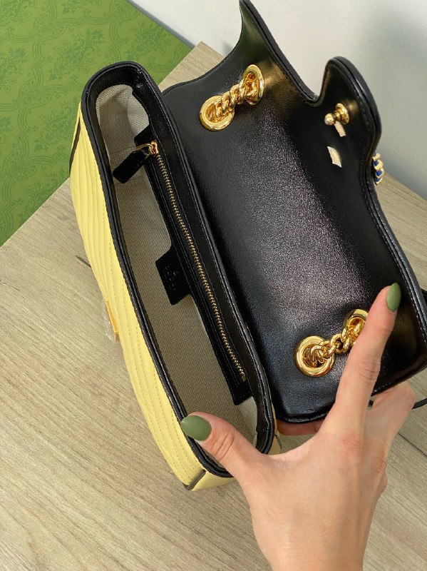 Женская кожаная сумка Gucci Marmont с золотой цепочкой